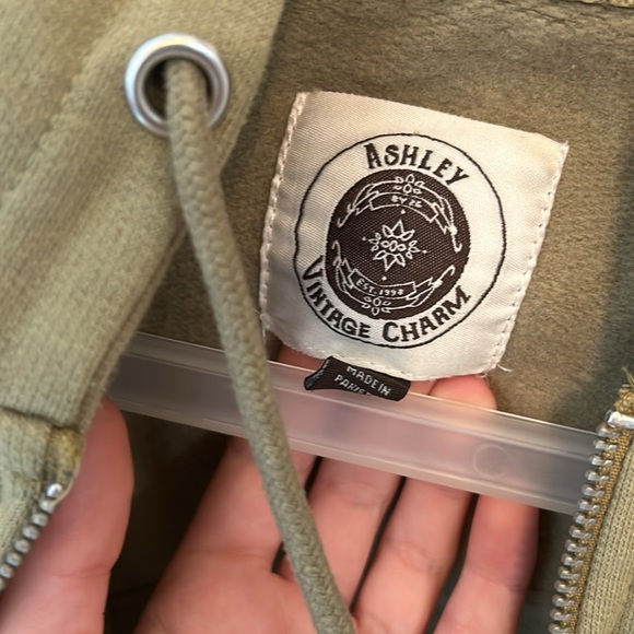 Sweater - Picture 2 of 2